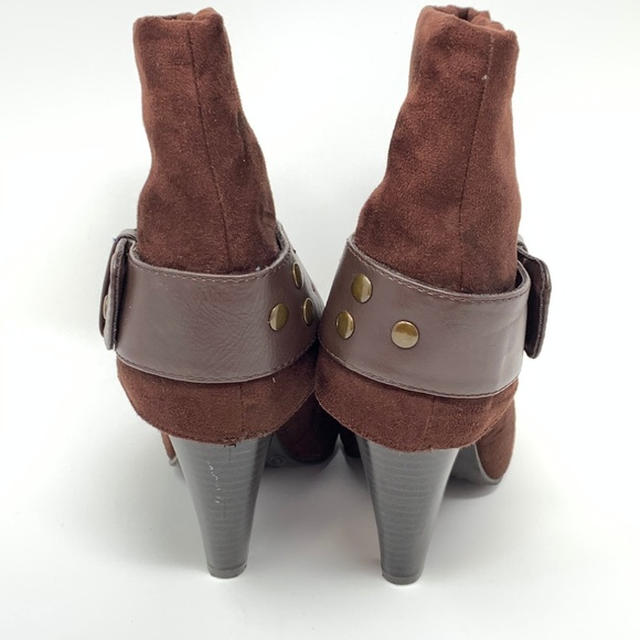Unlisted Tucked Brown Faux Suede Booties Size 6.5 - Picture 4 of 8